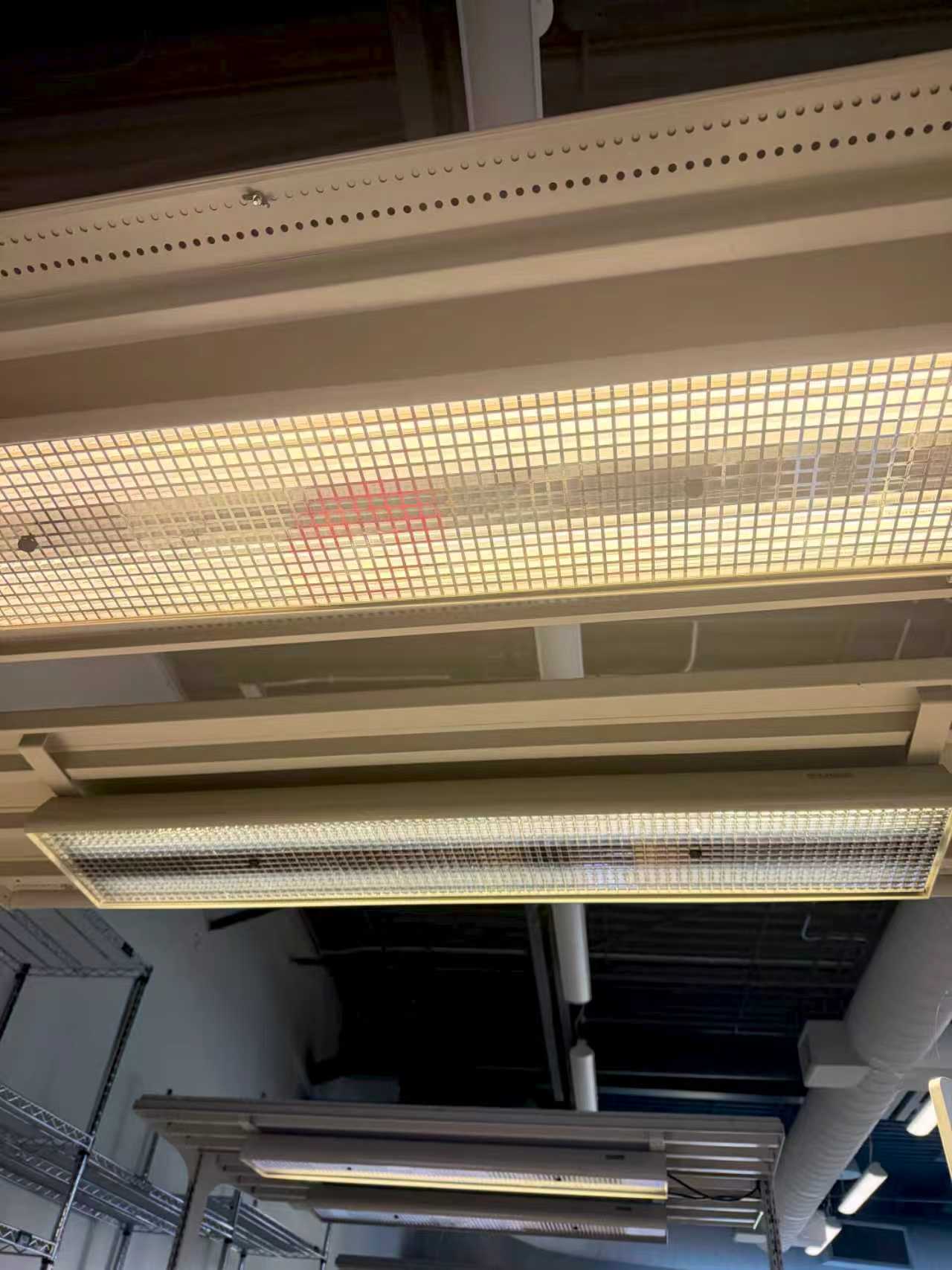 Ceiling light fixture and grid pattern.